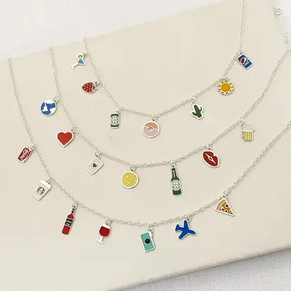 GARGANTILHA COM 7 CHARMS